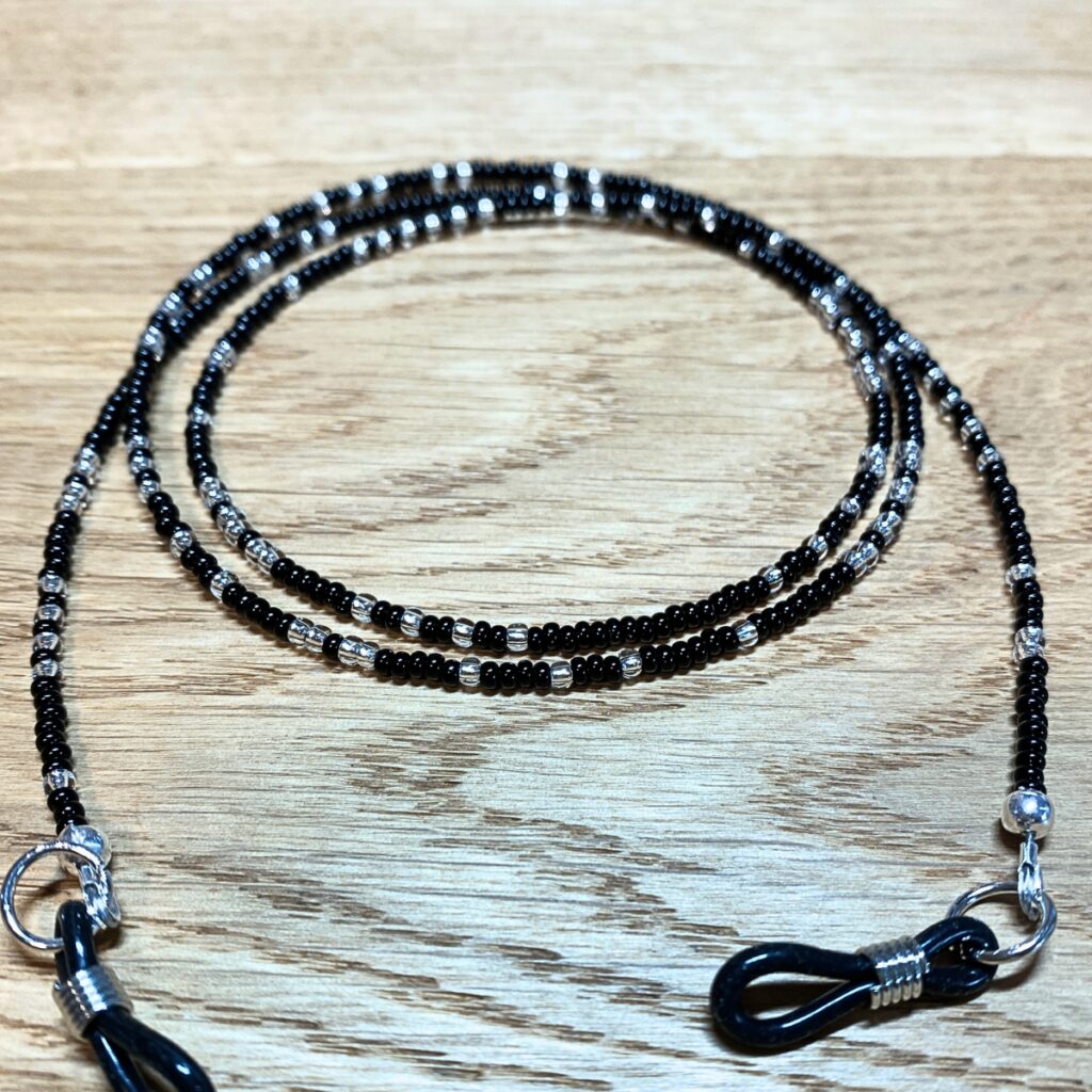 Brillenband in schwarz und silber